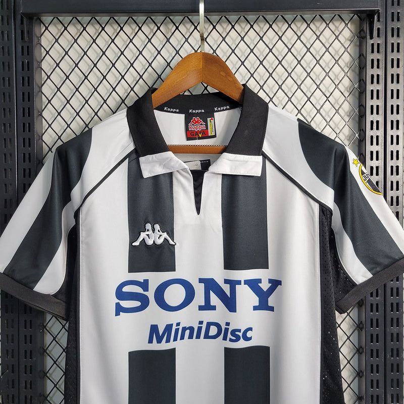 Juventus Away 1997/98 Retro Fan